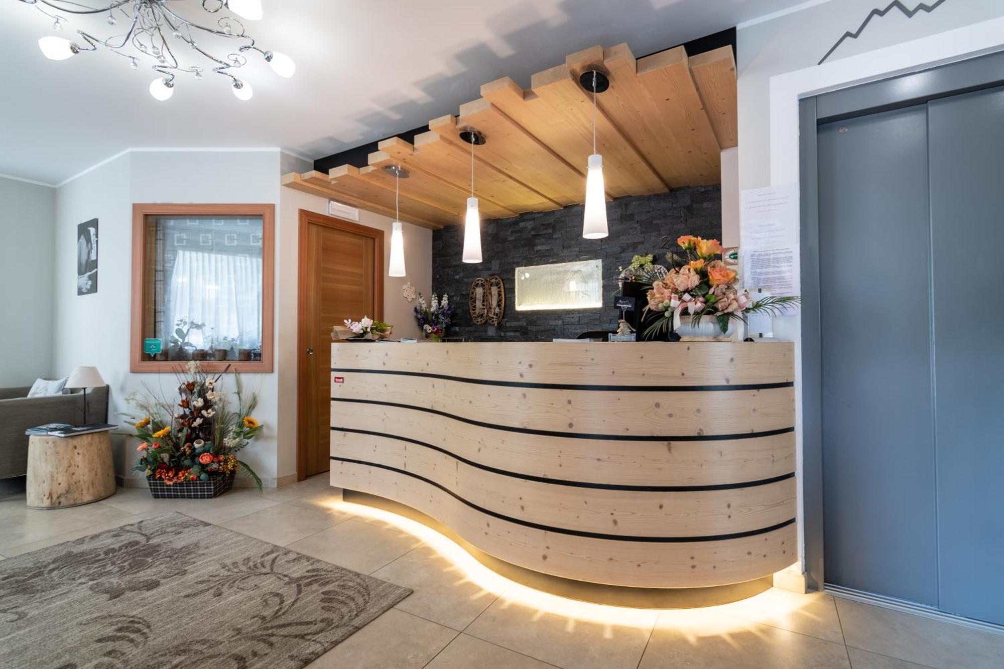 Aparthotel Dolomites Living&Relax Коммеццадура Экстерьер фото