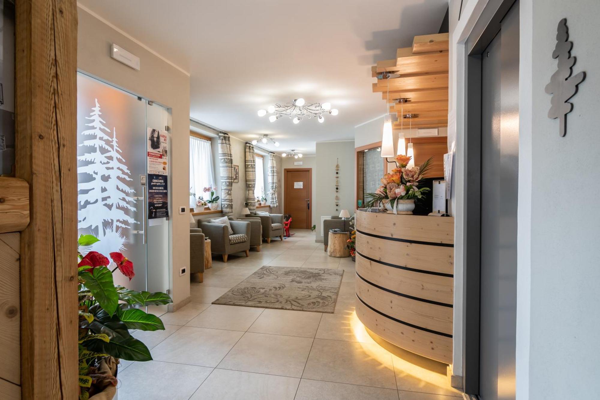 Aparthotel Dolomites Living&Relax Коммеццадура Экстерьер фото
