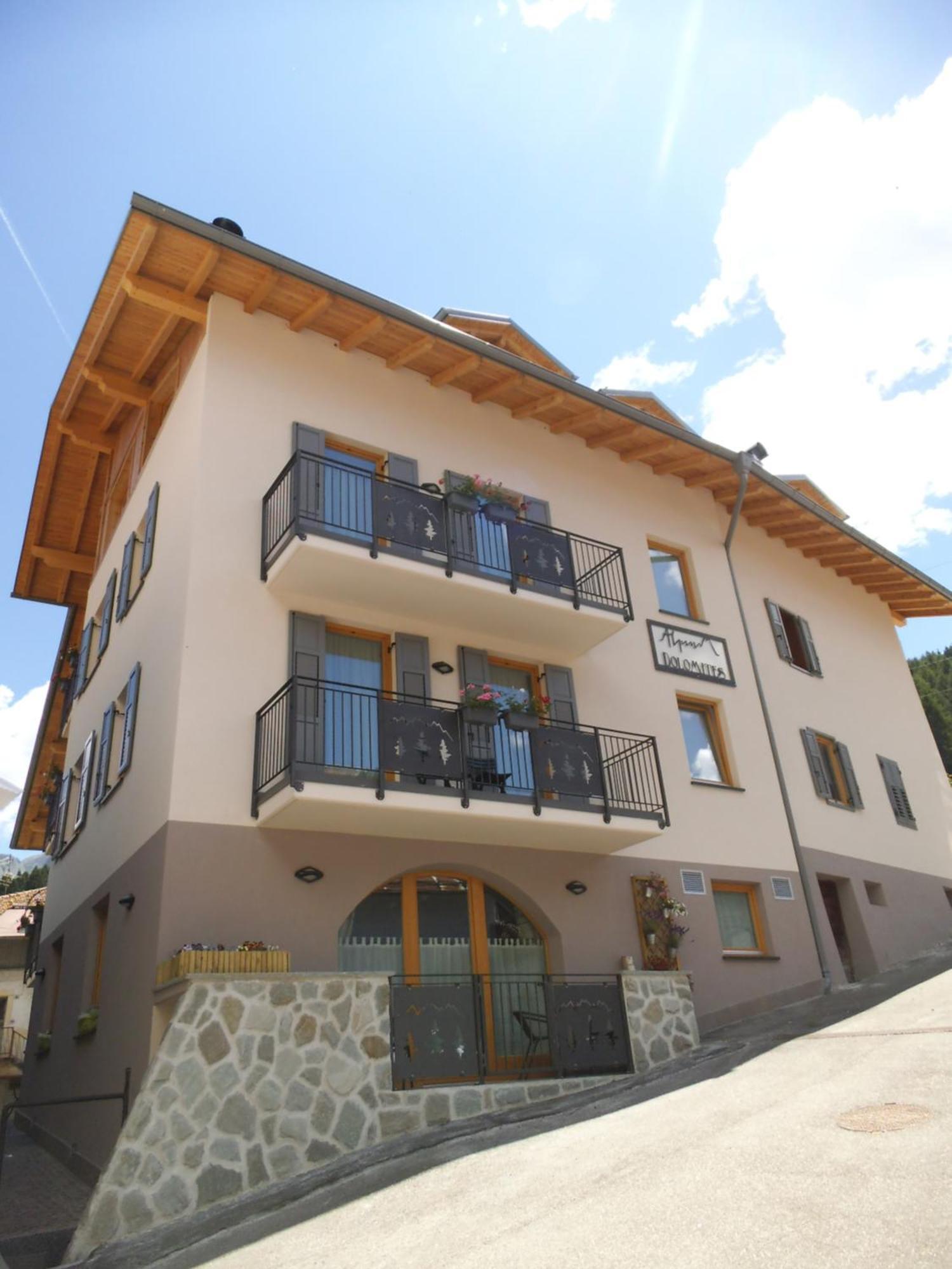 Aparthotel Dolomites Living&Relax Коммеццадура Экстерьер фото